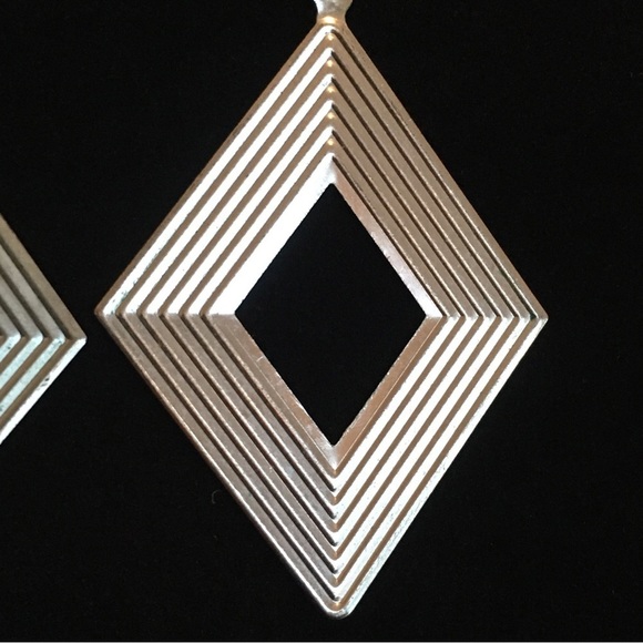 VINTAGE Diamond Shape Hook Dangle Earrings - Picture 5 of 8